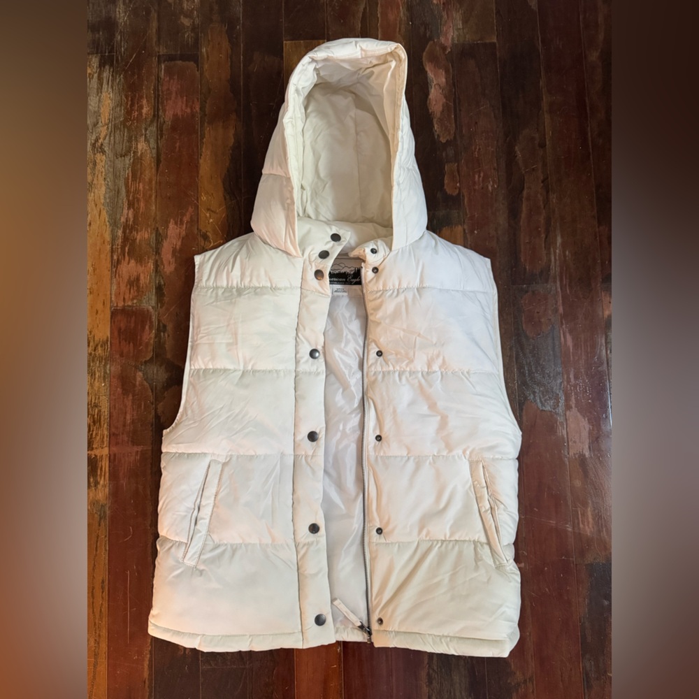 American Eagle Outfitters Cream Puffer Vest